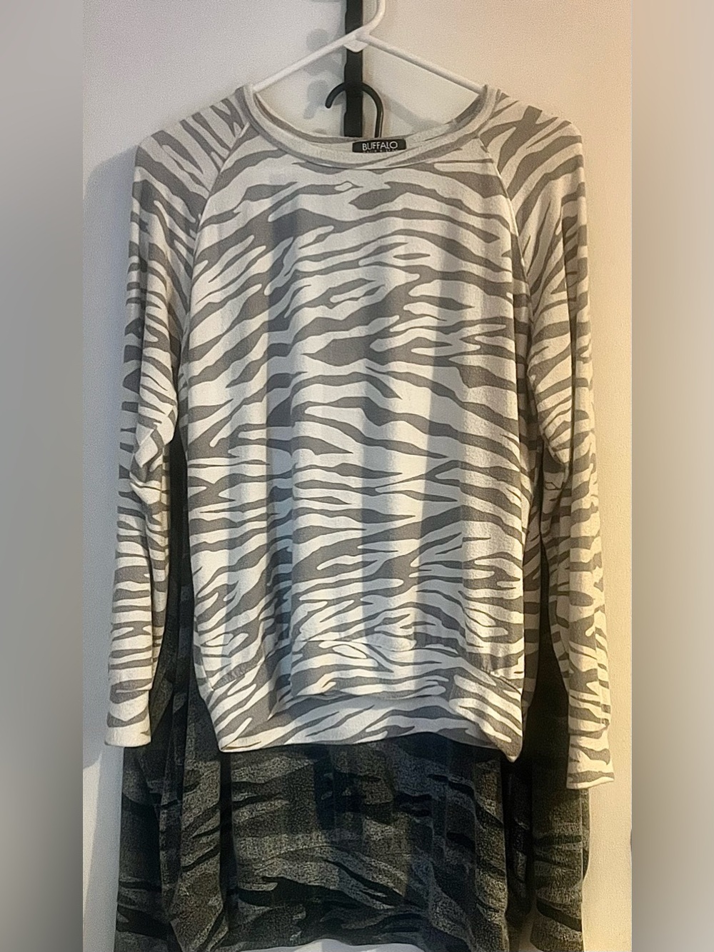 EUC Women’s Buffalo David Bitton Sweaters (2) Medium/Large